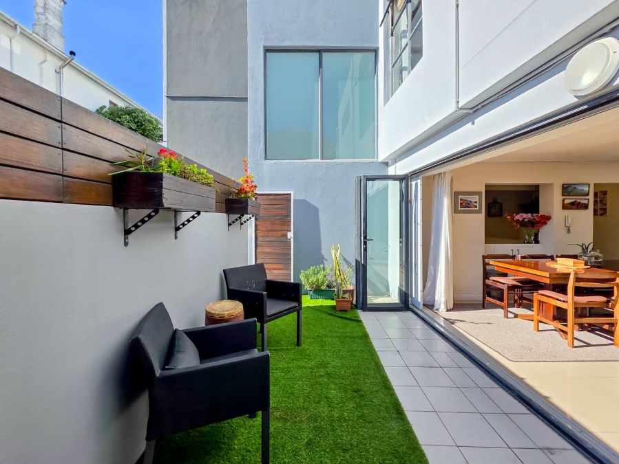 2 Bedroom Property for Sale in Sea Point Western Cape
